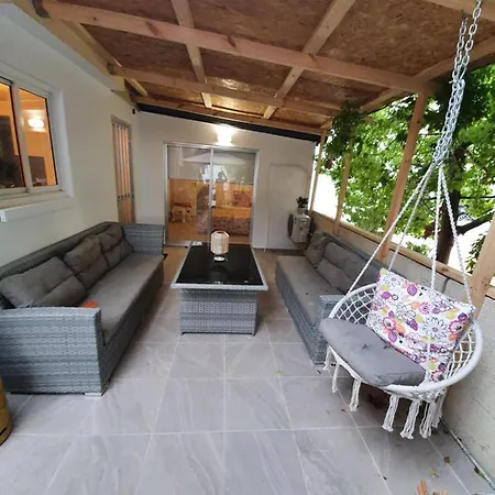 Cozy Near Hospital بيت للعطل لارنكا