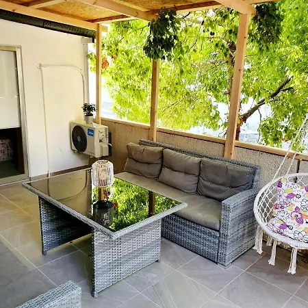 Cozy Near Hospital بيت للعطل لارنكا